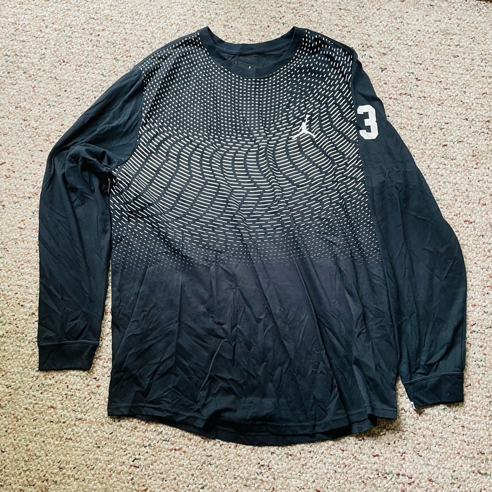 Men’s long sleeve shirt in size 3XL.